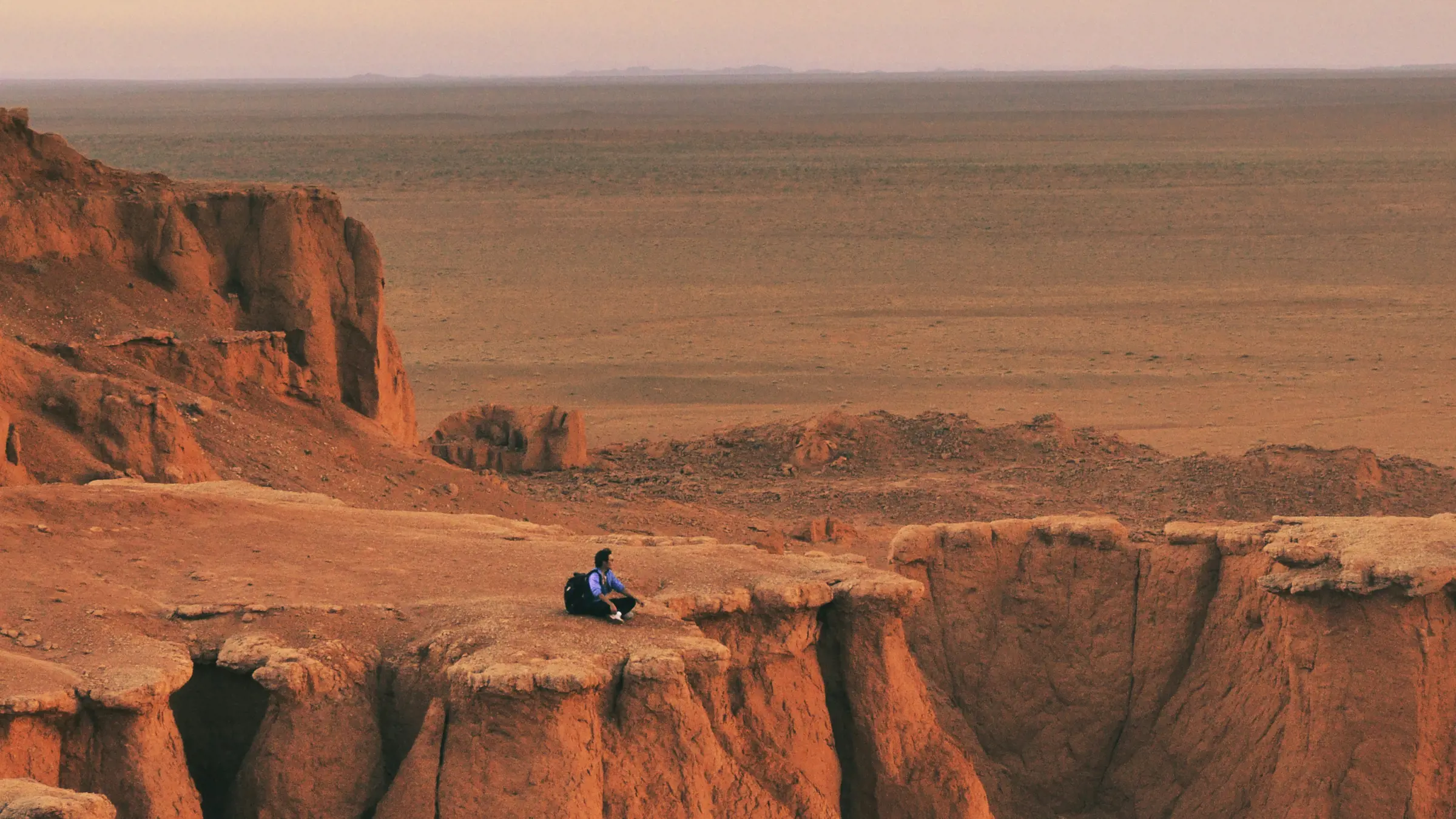 Den Sonnenuntergang bei den Flaming Cliffs erleben